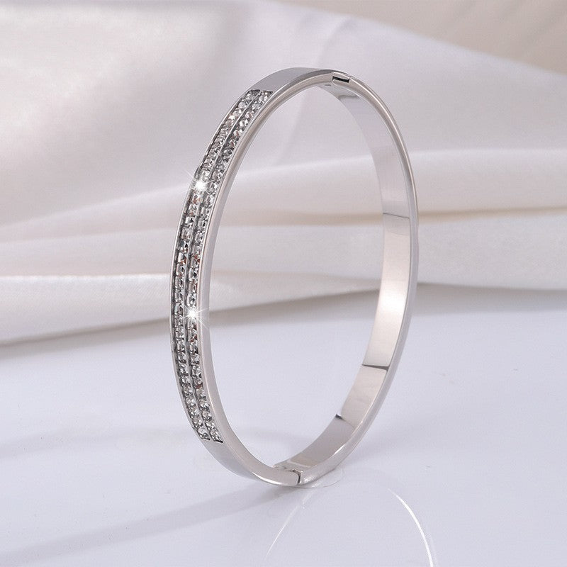 Bracelet Femme en Acier Inoxydable – Design Étoilé Raffiné avec Double Rangée de Strass