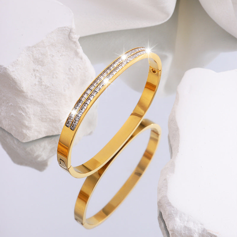 Bracelet Femme en Acier Inoxydable – Design Étoilé Raffiné avec Double Rangée de Strass