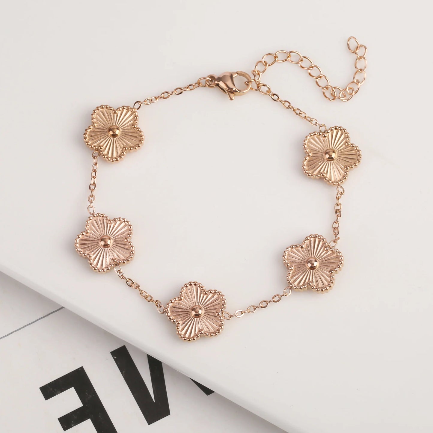Bracelet et Collier Fleur Métal – Fleur de Prunier à Cinq Pétales avec Trèfle Double Face