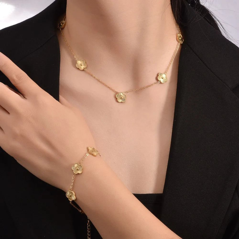 Bracelet et Collier Fleur Métal – Fleur de Prunier à Cinq Pétales avec Trèfle Double Face