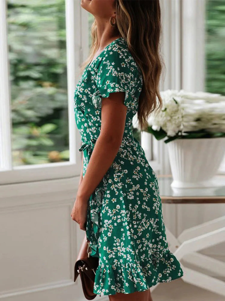 Élégance estivale : Robe verte légère pour un look naturel